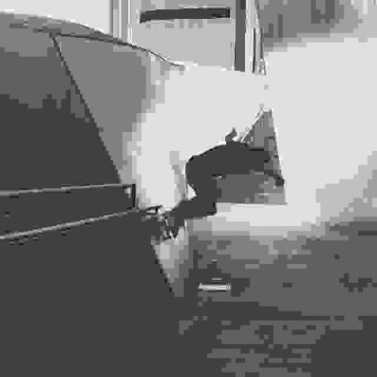 SAMPLE/_scateboard-bw